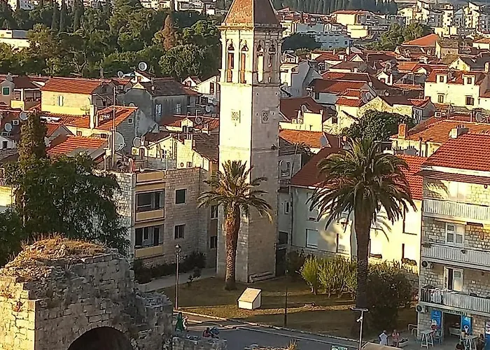 My Dalmatia - M With Free Parking And Roof Terrace 特罗吉尔