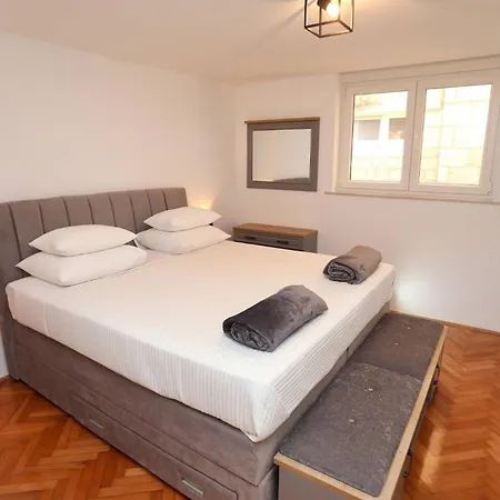 Apartman My Dalmatia - M With Free Parking And Roof Terrace